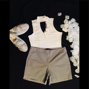 APOSTROPHE casual short with zipper and brooch